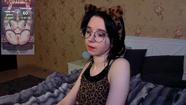 Nora Failure online show from 04/25/26, 02:47