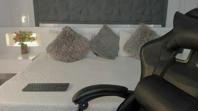 SaraGomez1 online show from 02/16/26, 12:12