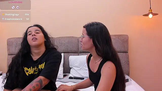 Dilan y Mia online show from 12/17/24, 03:49