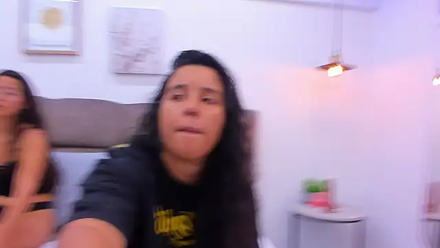 Dilan y Mia online show from 02/08/25, 06:22