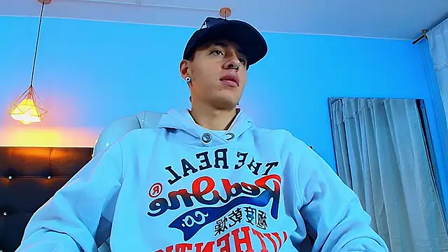 Lobo 17  online show from 02/01/25, 04:14