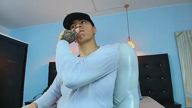 Lobo 17  online show from 03/18/25, 02:58