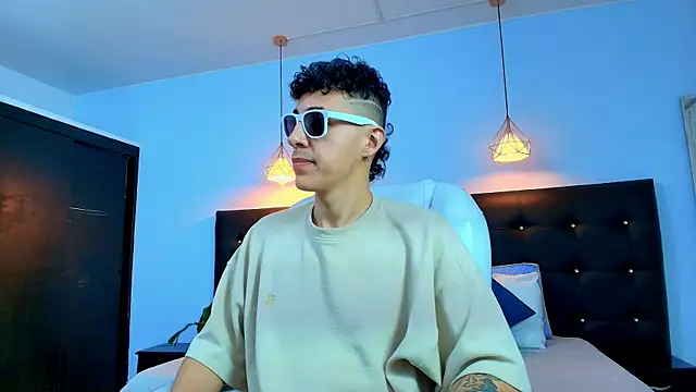 Lobo 17  online show from 03/23/25, 04:05