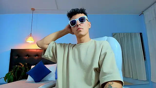 Lobo 17  online show from 03/23/25, 08:04