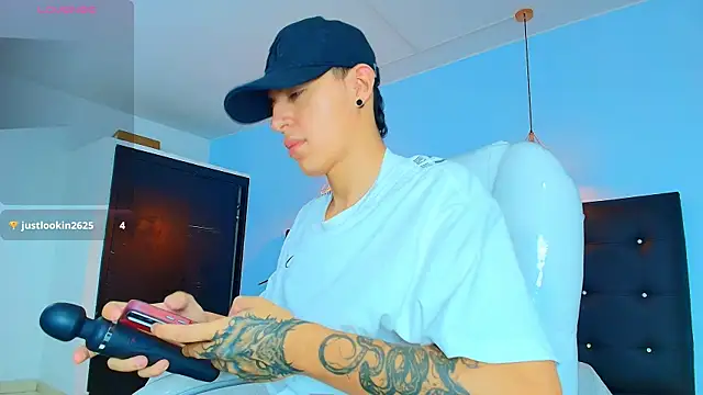 Lobo 17  online show from 09/30/25, 03:44