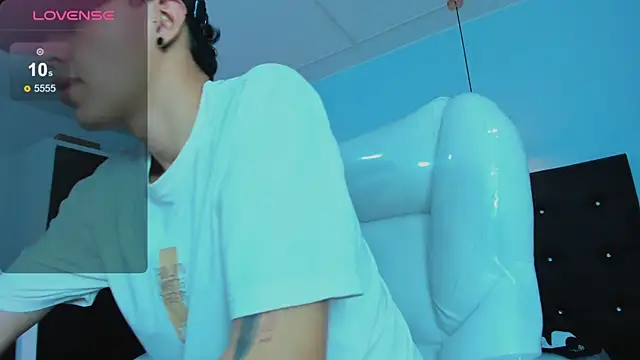 Lobo 17  online show from 11/06/25, 03:40