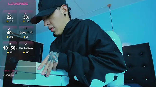 Lobo 17  online show from 11/08/25, 03:39