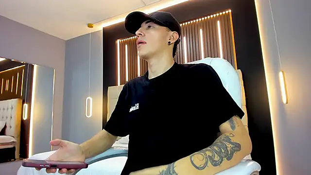 Lobo 17  online show from 02/11/26, 10:48