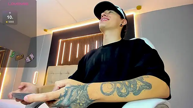 Lobo 17  online show from 04/24/26, 03:42