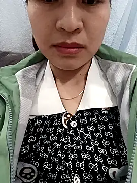 Snapshot of AssAsiancute chatting on 12/15/24, 12:28 AssAsiancute online show from 12/15/24, 12:28