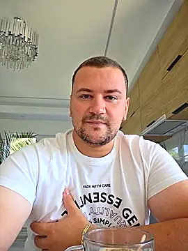 Snapshot of KarlosCarutox chatting on 09/14/25, 10:25 KarlosCarutox online show from 09/14/25, 10:25