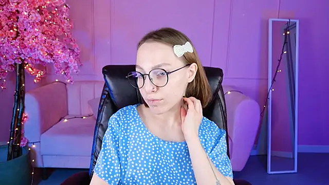 Snapshot of AphexQueen chatting on 01/19/25, 01:22 AphexQueen online show from 01/19/25, 01:22