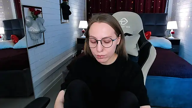 Snapshot of AphexQueen chatting on 03/20/25, 03:14 AphexQueen online show from 03/20/25, 03:14