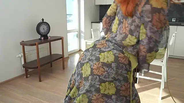 Snapshot of EsmaCrumbley chatting on 10/06/25, 04:43 EsmaCrumbley online show from 10/06/25, 04:43