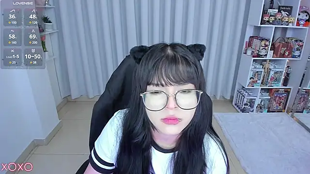Snapshot of misshoneyxxx chatting on 05/05/26, 02:41 misshoneyxxx online show from 05/05/26, 02:41