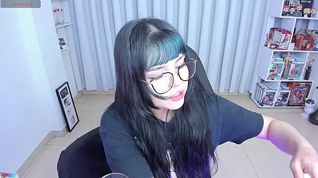 Snapshot of misshoneyxxx chatting on 06/16/26, 04:04 misshoneyxxx online show from 06/16/26, 04:04