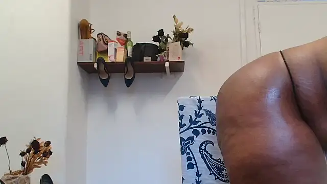 Snapshot of xTALLSEXYBUMx chatting on 09/29/25, 04:50 xTALLSEXYBUMx online show from 09/29/25, 04:50