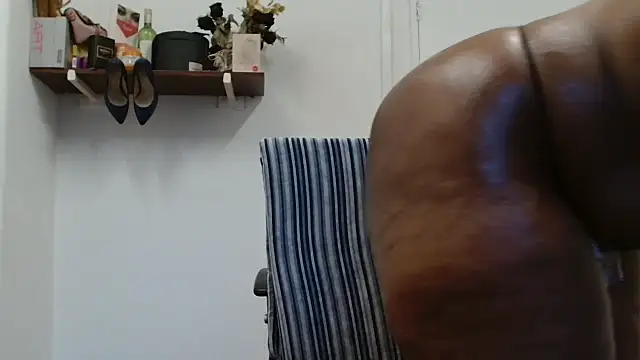 Snapshot of xTALLSEXYBUMx chatting on 10/14/25, 03:51 xTALLSEXYBUMx online show from 10/14/25, 03:51