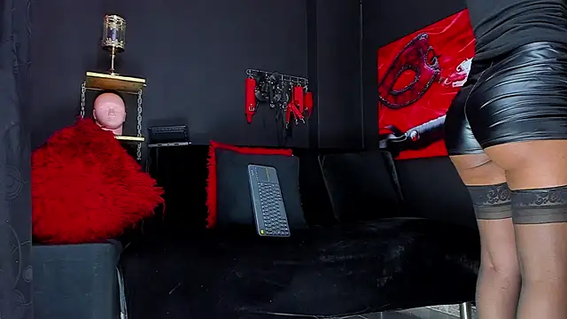 Coralinstone online show from 12/15/25, 07:40