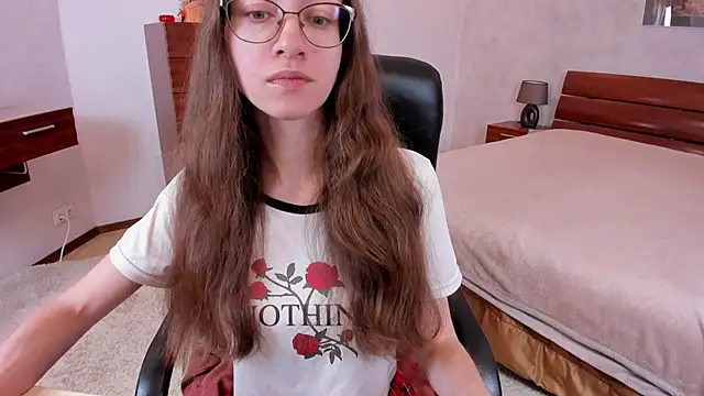 Snapshot of Pantyhose_Mila chatting on 10/17/25, 07:16 Pantyhose Mila online show from 10/17/25, 07:16