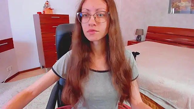 Snapshot of Pantyhose_Mila chatting on 10/19/25, 07:03 Pantyhose Mila online show from 10/19/25, 07:03