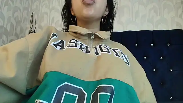 Snapshot of CarolineBrunx chatting on 05/26/26, 08:38 CarolineBrunx online show from 05/26/26, 08:38