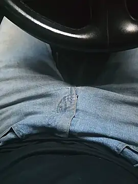 Snapshot of Jovende28 chatting on 10/30/25, 11:27 Jovende28 online show from 10/30/25, 11:27