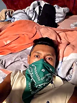 Snapshot of Jovende28 chatting on 11/04/25, 02:21 Jovende28 online show from 11/04/25, 02:21