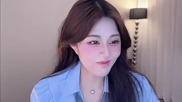Strawberrybabyy1 online show from 10/15/25, 03:34