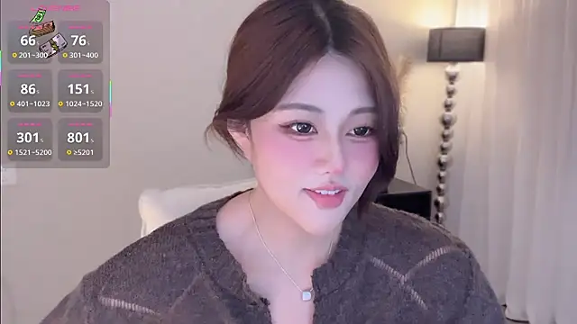 Strawberrybabyy1 online show from 10/17/25, 03:36