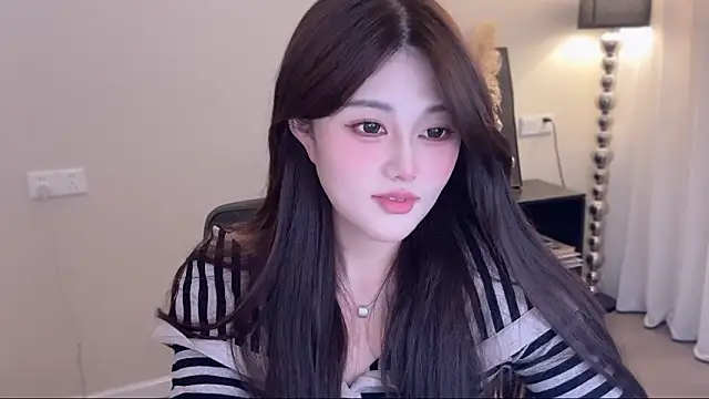 Strawberrybabyy1 online show from 11/04/25, 03:22