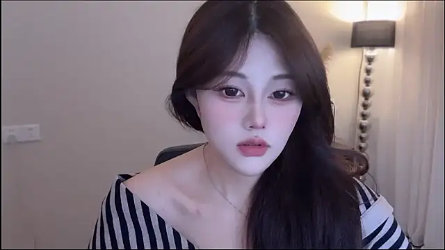 Strawberrybabyy1 online show from 12/03/25, 03:43