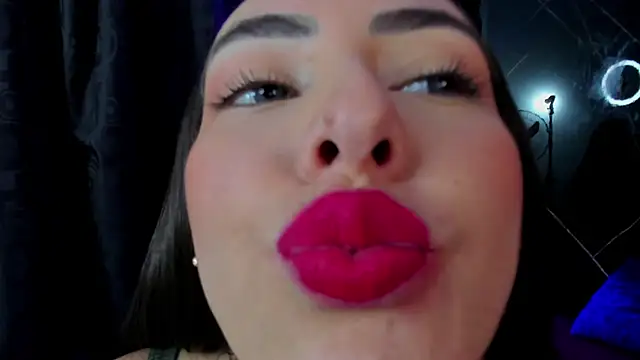 Vennus gir online show from 11/11/25, 08:53