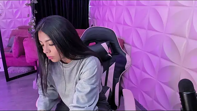 NattGomez online show from 09/22/25, 10:45