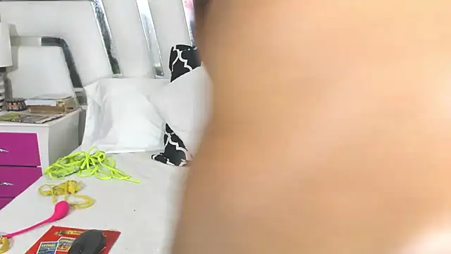 SaraaJhons online show from 03/15/25, 07:59