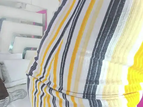 SaraaJhons online show from 10/15/25, 03:17