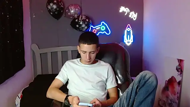 Snapshot of JackSwan18 chatting on 01/10/25, 12:36 JackSwan18 online show from 01/10/25, 12:36