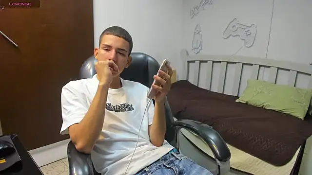 Snapshot of JackSwan18 chatting on 09/28/25, 04:29 JackSwan18 online show from 09/28/25, 04:29