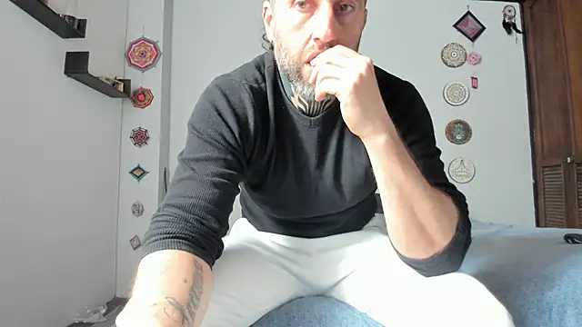 Snapshot of Antoniohot2024 chatting on 01/04/25, 09:52 Antoniohot2024 online show from 01/04/25, 09:52