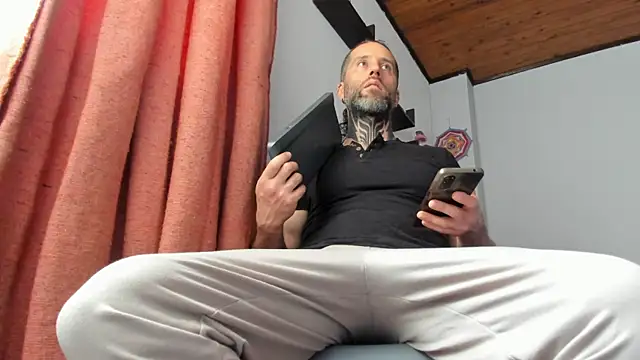 Snapshot of Antoniohot2024 chatting on 01/19/25, 05:49 Antoniohot2024 online show from 01/19/25, 05:49