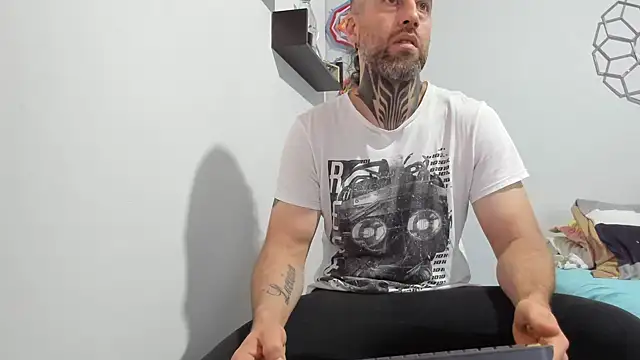 Snapshot of Antoniohot2024 chatting on 02/17/25, 12:05 Antoniohot2024 online show from 02/17/25, 12:05