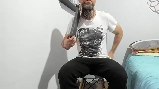 Snapshot of Antoniohot2024 chatting on 02/21/25, 12:06 Antoniohot2024 online show from 02/21/25, 12:06