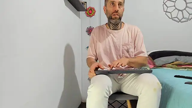 Snapshot of Antoniohot2024 chatting on 02/26/25, 12:14 Antoniohot2024 online show from 02/26/25, 12:14