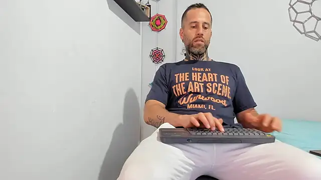 Snapshot of Antoniohot2024 chatting on 03/06/25, 06:37 Antoniohot2024 online show from 03/06/25, 06:37