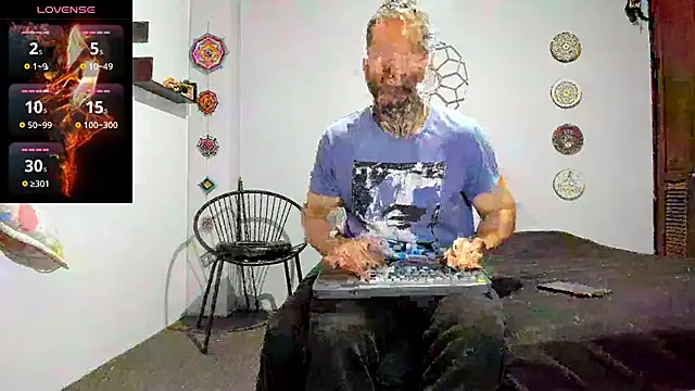 Snapshot of Antoniohot2024 chatting on 10/23/25, 01:21 Antoniohot2024 online show from 10/23/25, 01:21