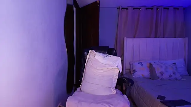 Shenoa1 online show from 11/28/25, 01:19