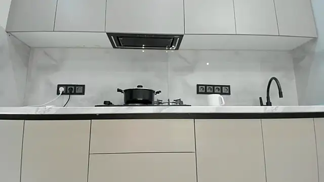 Mia Meow  online show from 03/30/26, 07:53