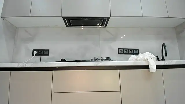 Mia Meow  online show from 04/23/26, 12:29