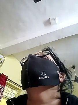 Snapshot of heenage chatting on 01/12/25, 04:21 heenage online show from 01/12/25, 04:21