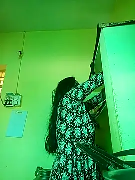 Snapshot of heenage chatting on 10/10/25, 09:41 heenage online show from 10/10/25, 09:41